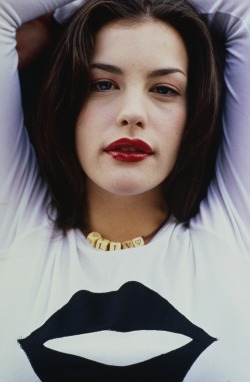 suicideblonde:  Liv Tyler in 1995 