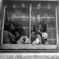 fewthistle:  Rebecca of Harlem. 1945. Photographer: Morris Engel 