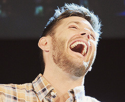 itsjustjensen:  spncastdaily:  (c)  When Jensen laughs…we all die a little more 