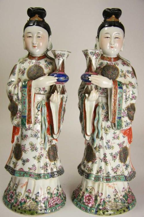 Paiir of famille rose figurines from the Qing Dynasty (1644-1912)