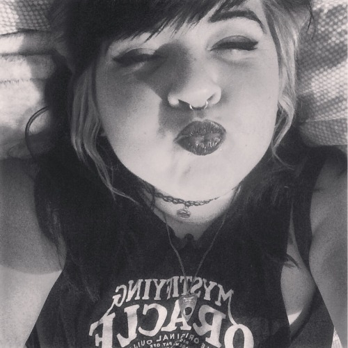 abraintumorforbreakfast: 3/3 Black lipstick is my favorite sometimes.