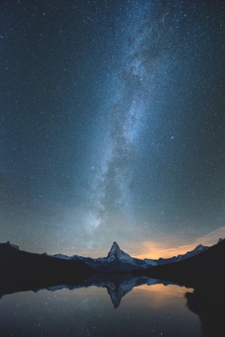 visualechoess:  Matterhorn Milky way - by: