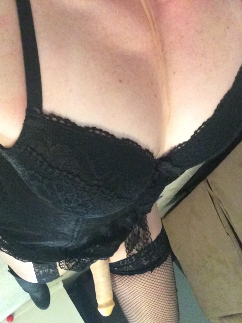 imhisnaughtyprincess: dirtysexyhotfun better get home soon!!  More great original content from imhisnaughtyprincess. Visit her page and follow if you’re not already.