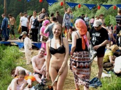 fkk-attitude:  More nudism whores here! 