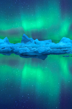 imalikshake:Aurora Reflection BY peerakit_popcity