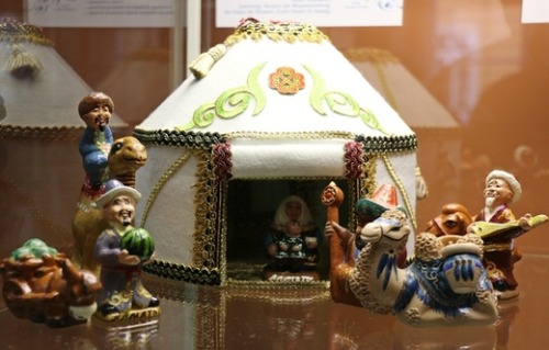 weirdpolis:Nativity scenes from around the World. Collected by Jesuits. Link to the museum of Jesuit