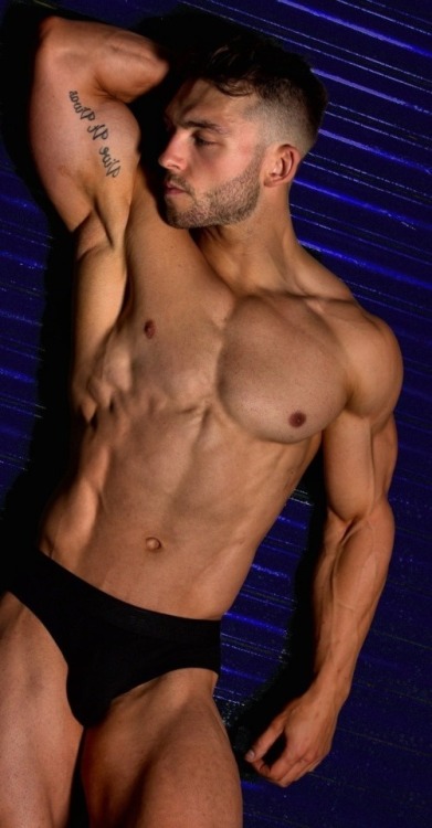 91. ID? - Muscle Hunks - 28.5