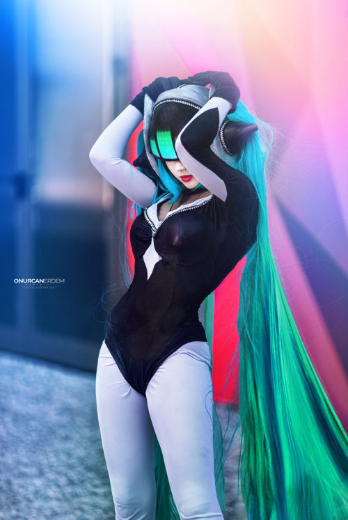 game-squared:DJ Sona Cosplay by HAGANECosplay