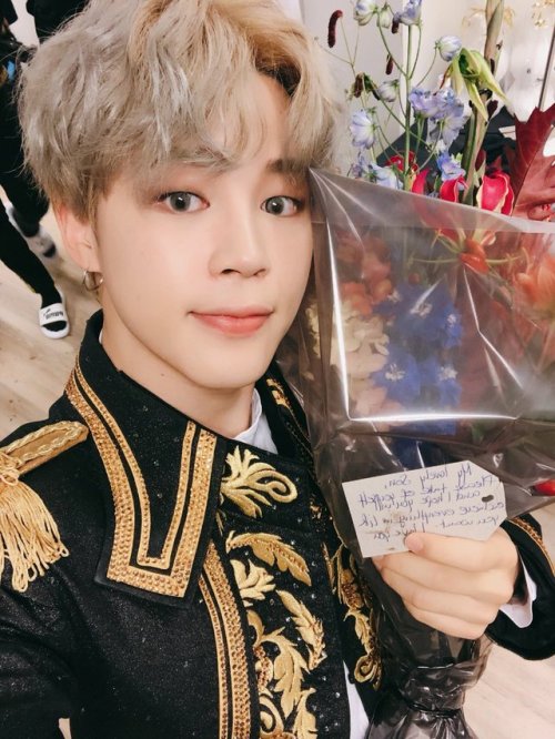 181014 Jimin’s Tweet행복한 생일이었습니다축하해주신 모든분들 진심으로 감사합니다☺️#JIMIN pic.twitter.com/ETFdYlIswZIt was a happ