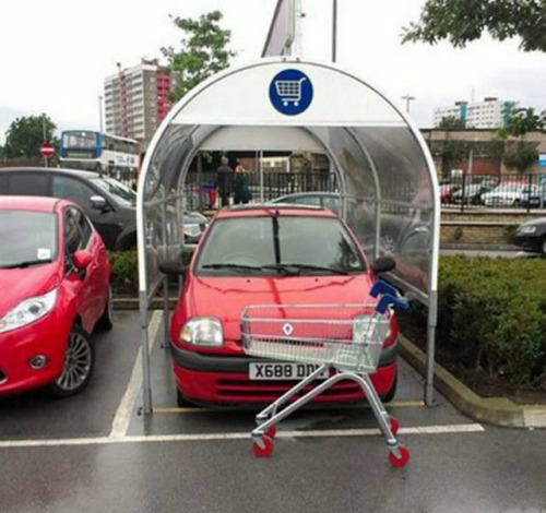 pr1nceshawn:  Some people make parking way more difficult than it needs to be. 