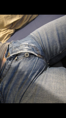 Hot Jean Bulges