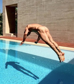 luz-natural:  Classic HoscosMen &amp; pools @dimitri_strigun