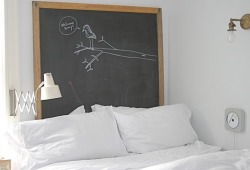 designed-for-life:  This is as simple as it looks. Just take an old  big chalkboard with a nice wooden frame and use it as a headboard.  The really cool thing about it , is that every day it could look different thanks the space offered to draw funny