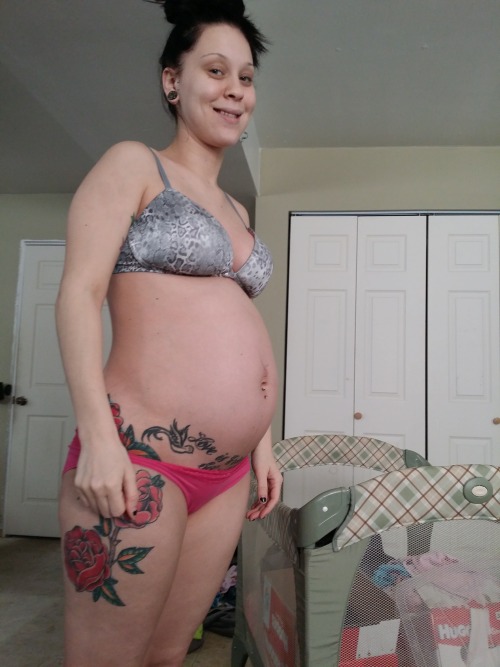 Porn Pics danahess94:  Almost 32 weeks  Proper Fit