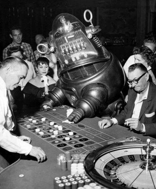 randomencounters: vintageeveryday: Vintage photos of Robby the Robot in Las Vegas in 1956. Encounter