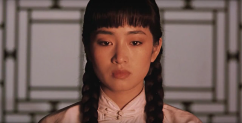 sinethetamagazine: Raise the Red Lantern (大红灯笼高高挂). Dir. Zhang Yimou (张艺谋). 1991. The Qiao Family Co