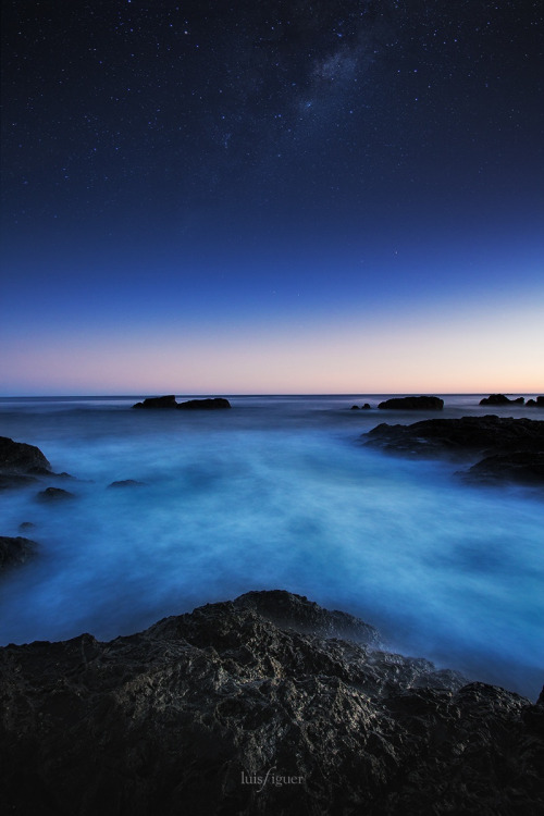 madishy:Walk on the Ocean by Luis Figuer 