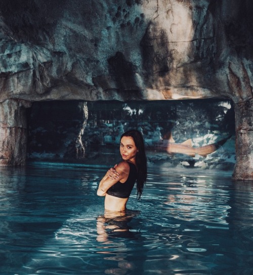 alexisren-daily:  bryant: this morning w/ @alexisren at the #slsbahamar ✨ ⠀⠀⠀⠀scroll 👈🏼 to see more // #worldofsbe 🐢