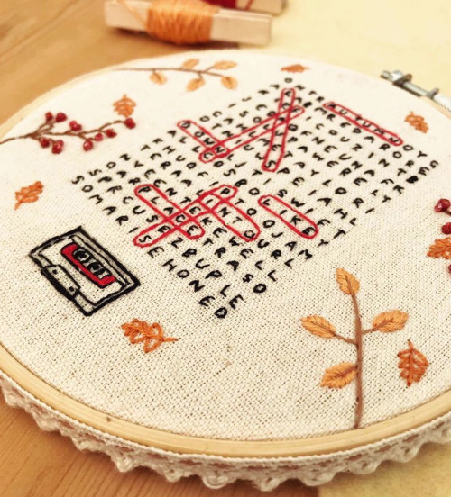 guileheroine:a taylor swift hoop made as a birthday gift for a friend, whose favourite album is red!