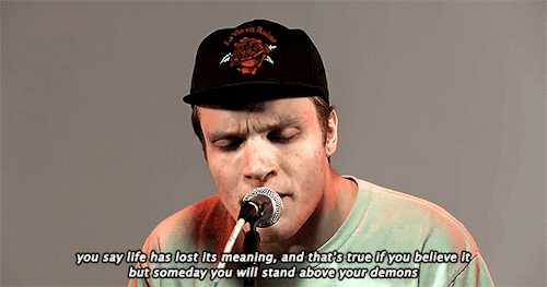 tendernxss: gold steps // neck deep