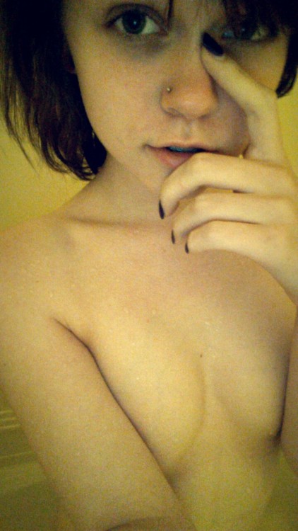 t0-be-or-not-t0-be:Naked selfies are the best selfies