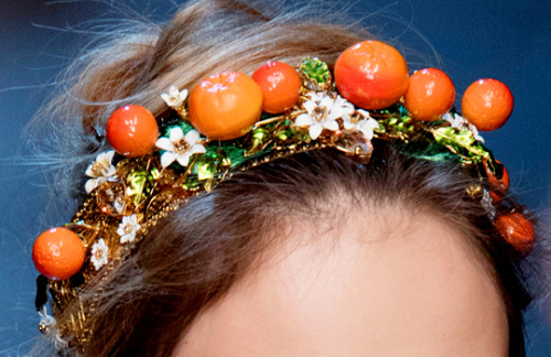 fashion-runways:Dolce & Gabbana at Milan Fashion Week Spring RTW 2016 – Headwearif you want to s