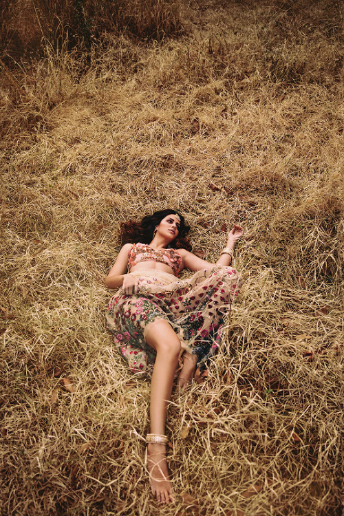 sabyaasachi:Field of DreamsPhotography: Taras TaraporvalaModels: Larissa Bonesi, Dayana Erappa &