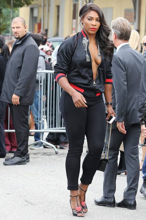 dandelionkicker: blackfemalecelebrities: Serena Williams arriving at Gucci SS2017 women Fashion show