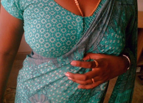 Porn Pics prythm:  Desi Bhabhi In Saree exposing boobs…