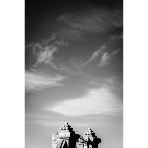 The gate. Sony Alpha 6300 | EF 24-70mm @ 41mm ISO 100 | 1/400 sec | f/8 #reggiocalabria #igersreggio