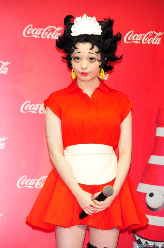 kyarypamyupamyusuperfan:    Kyary Pamyu Pamyu at a Coca Cola Japan press conference! view