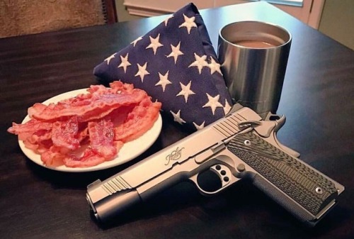 crownedpatriot:madameliberty:redbloodedamerica:It’s Monday…Someone needs to crisp up that bacon….I l