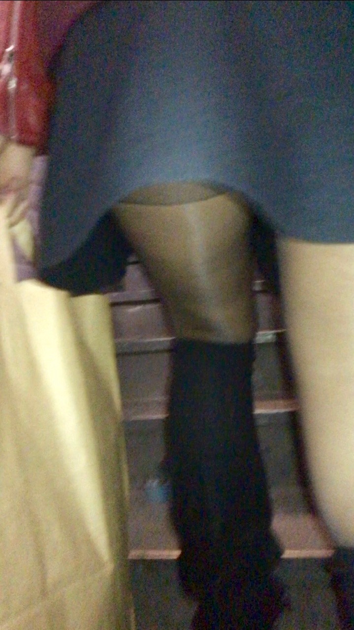 nylon-hose:Daily free pantyhose videos only at http://nylonhose.us/