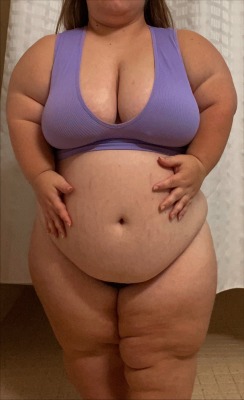 dwarffeedee-deactivated20221211:ugh look at those stretch marks and double chin 😮‍💨💜