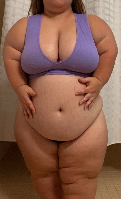 dwarffeedee-deactivated20221211:ugh look at those stretch marks and double chin 😮‍💨💜