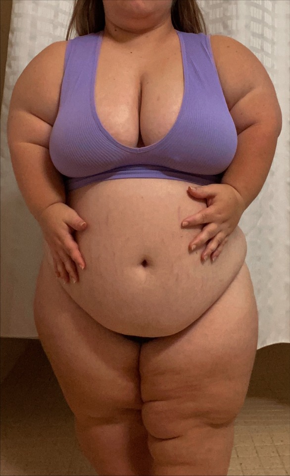 dwarffeedee-deactivated20221211:ugh look at those stretch marks and double chin 😮‍💨💜