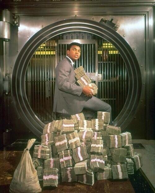 cafeteriafood:  Muhammad Ali with his winnings in ‘74