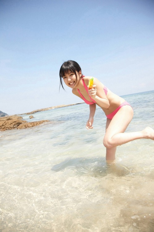 kawaiileg:  真野恵里菜｜美脚・脚フェチTumblr