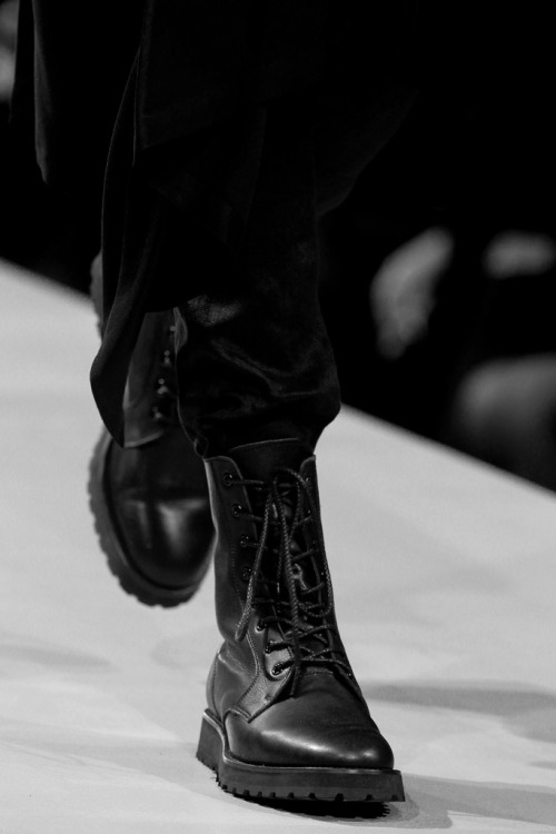 kizutsuitamori: Yohji Yamamoto SS11