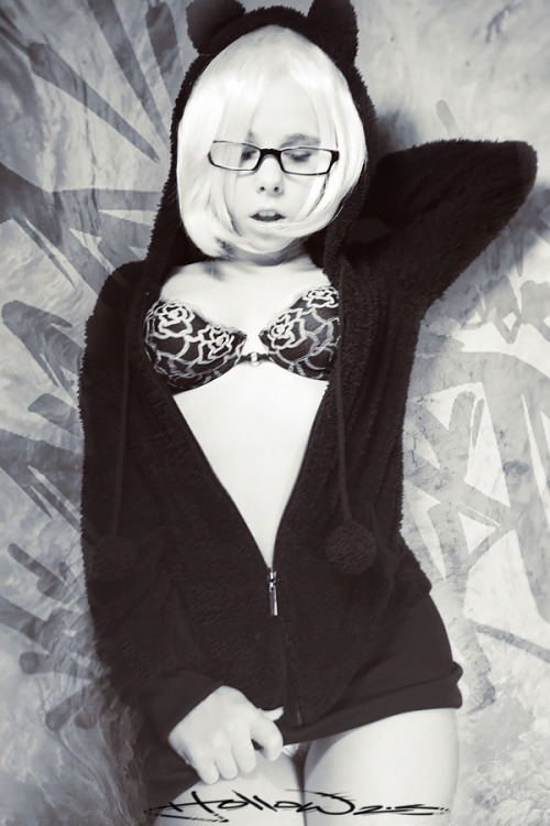 pigeonfoo:  MMMMM….Teddy Bear hoodie.Check out my photographer’s other work :: http://hollow2point5.tumblr.com/ 