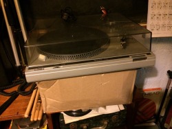 defendladispute:  The record player I might be taking with me to school in the fall 