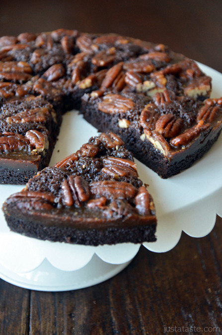 do-not-touch-my-food:
“Pecan Pie Brownies
”