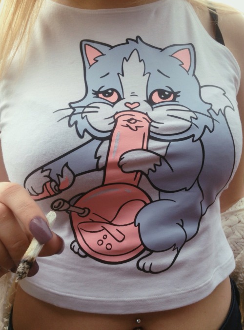 dizzyonthecome-down:
“the cat on my shirt is my spirit animal
”