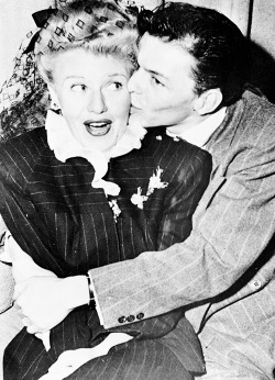 sinatraswooners:  Frank Sinatra Kissing Ginger