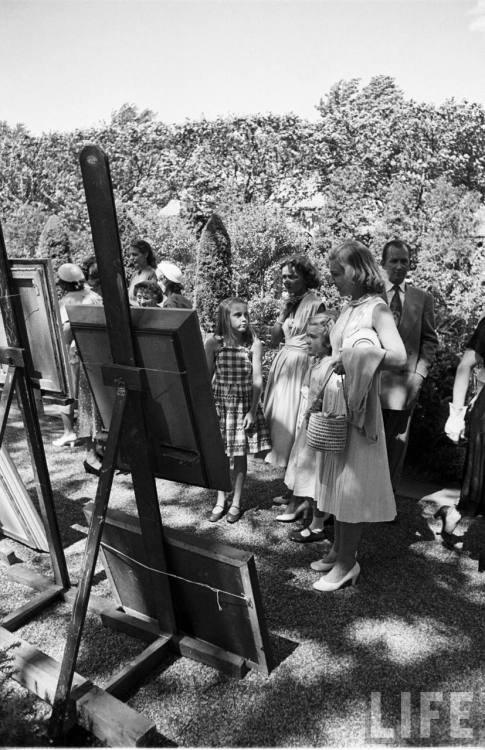Art garden party in Detroit(Joseph Scherschel. 1952)