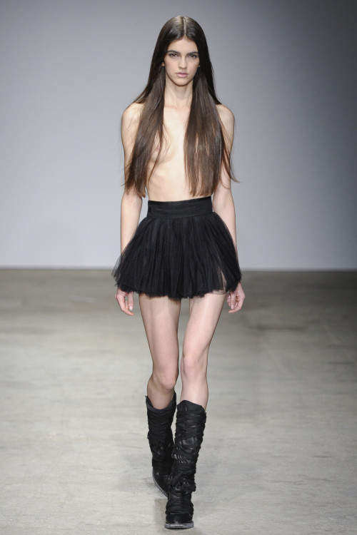 fromobscuretodemure:  Vanusa Savaris at Nicolas Andreas Taralis S/S 2011. 