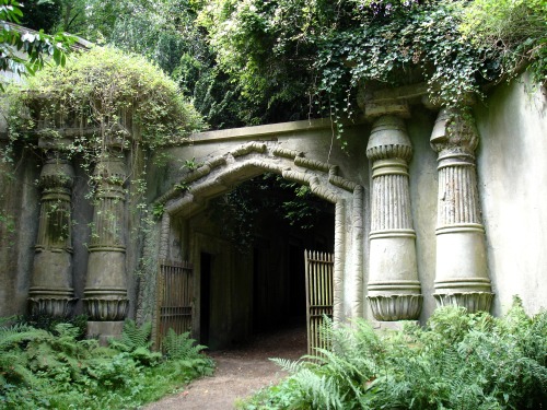 Entrance to the Egyptian Avenue, Highgate Cemetery
