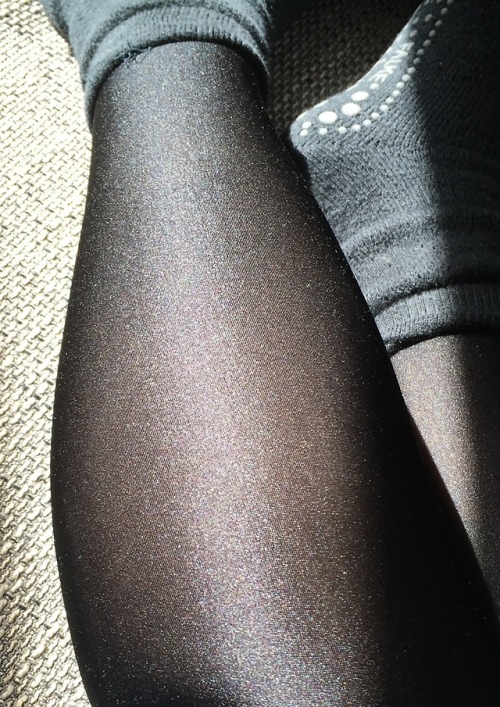 rfwka: Kunert - Shiny Opaque (Claudia Schiffer Legs Edition)It is almost impossible (with my camera)