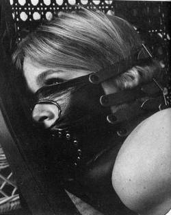 sensualhumiliation:  The humiliating muzzle !!