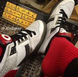 aln2gearscs:  Red HUFF socks in my Osiris  Nice, yummy looking feet;) Love the socks and all the gear